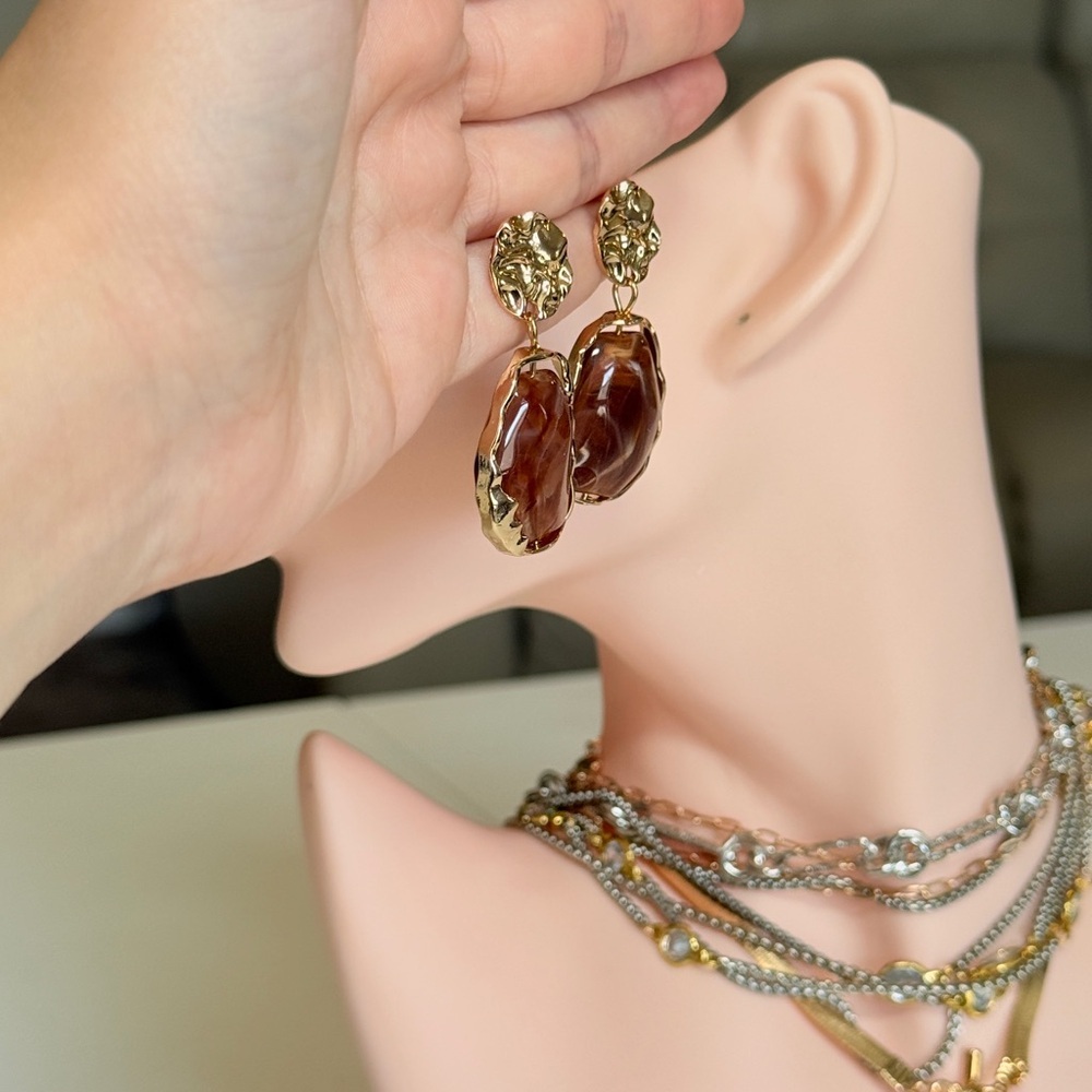 Gold-Tone Earrings with Brown Marbled Resin Drops - Picture 10 of 11